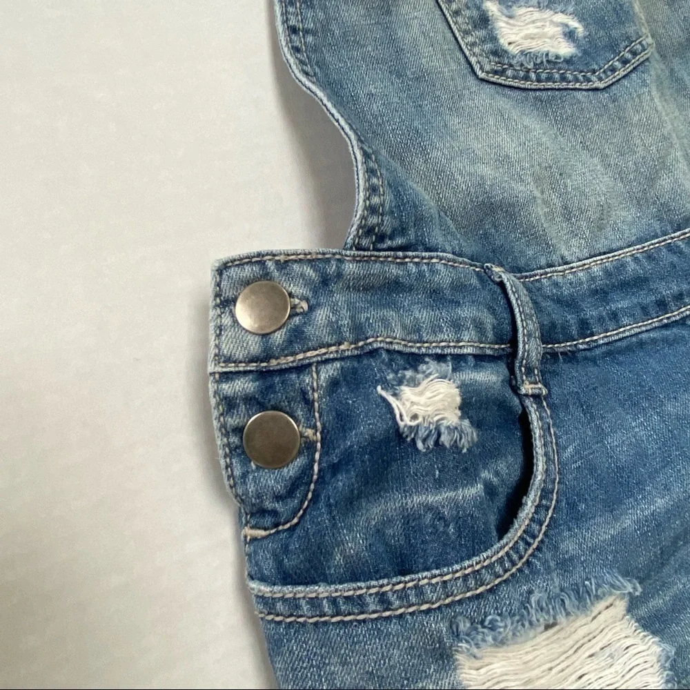 21 Denim jean overall festival shorts with open back, Medium